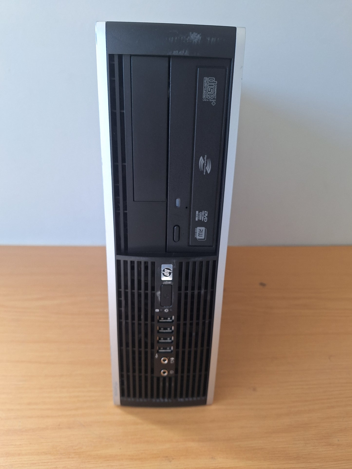 HP Compaq 8200 Elite , I7-2600, 4GB DDR3, 500GB SATA HDD, Refurbished Desktop Computer
