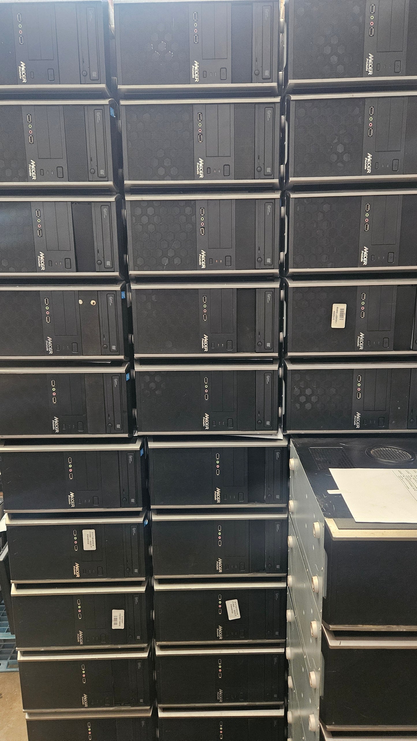 Fire Sale! Mecer Prelude-Micro Tower- i5-4590- 4GB Ram- 500gb 3.5" SATA HDD (Pre-owned)- Window 10 OS- On Special!!